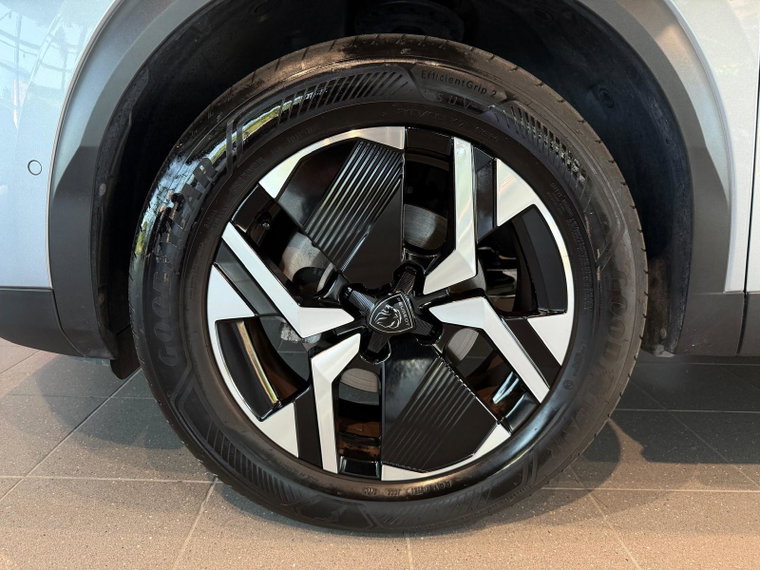 Vehicle Image 38