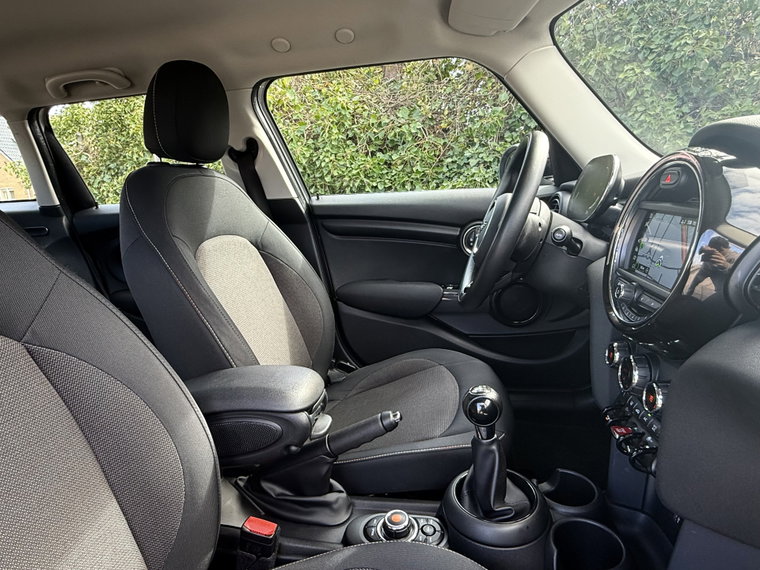 Vehicle Image 38