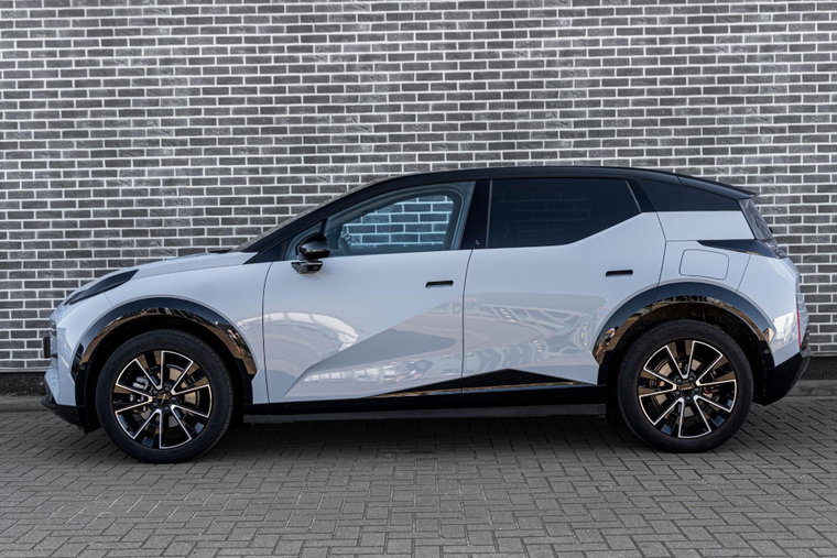 Vehicle Image 3