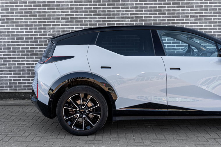 Vehicle Image 14