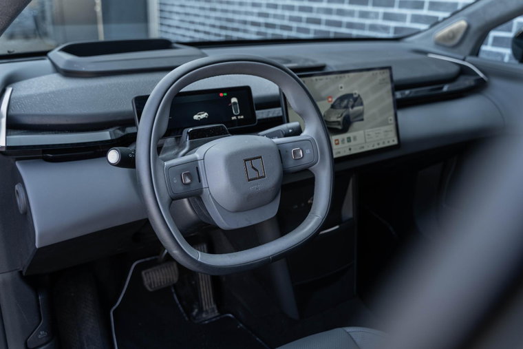 Vehicle Image 9