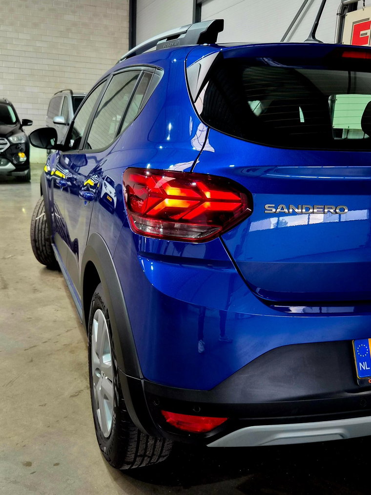Vehicle Image 16