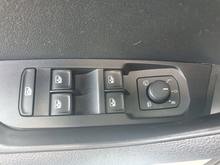 Vehicle Image 29