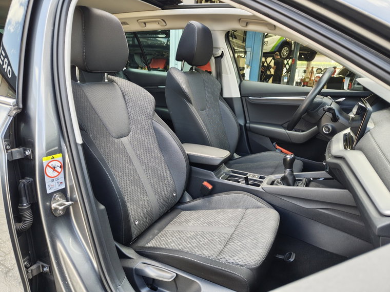 Vehicle Image 35