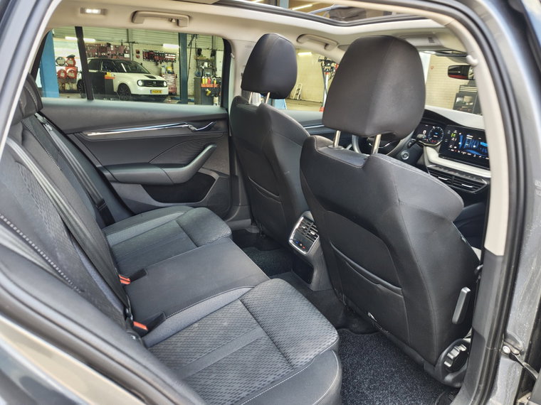 Vehicle Image 36