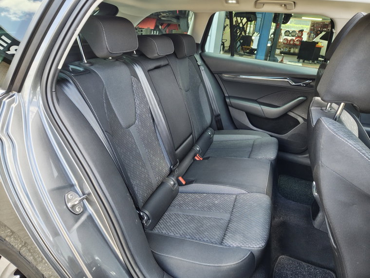 Vehicle Image 37
