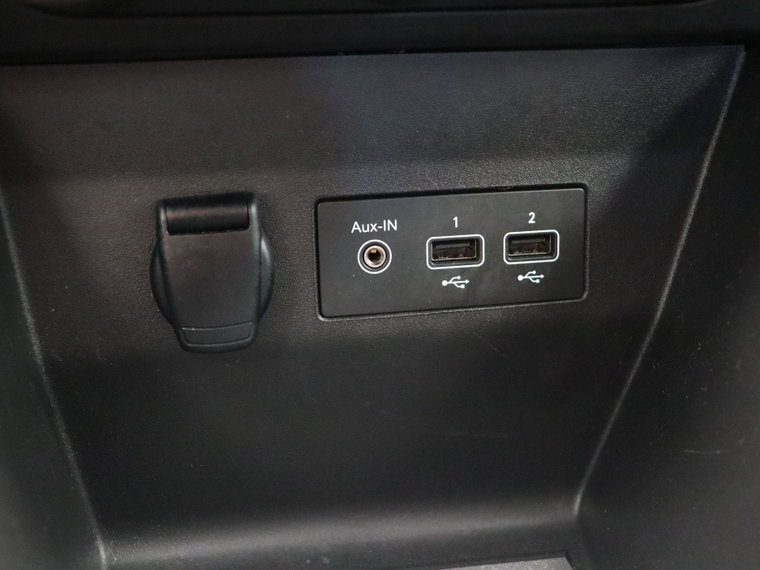 Vehicle Image 25