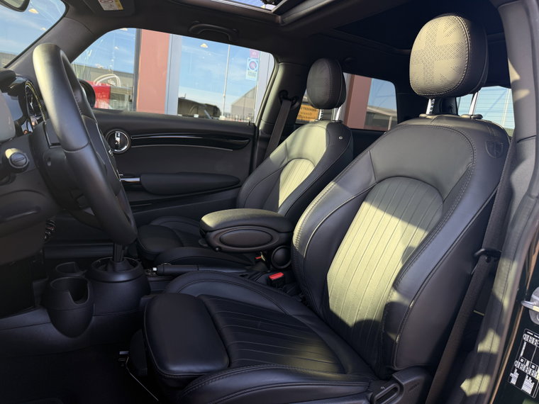 Vehicle Image 37