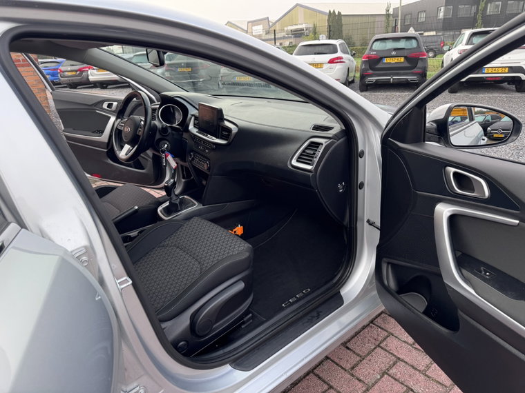 Vehicle Image 30