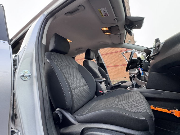 Vehicle Image 32