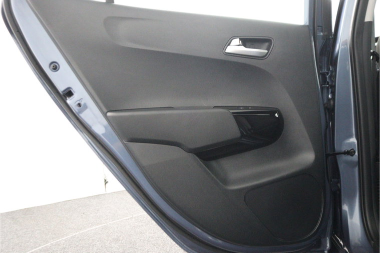 Vehicle Image 40