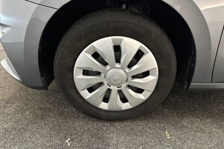 Vehicle Image 11