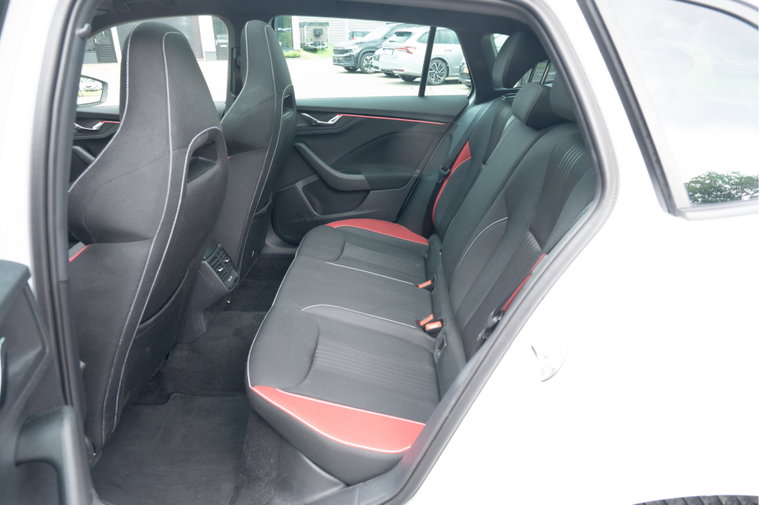 Vehicle Image 33