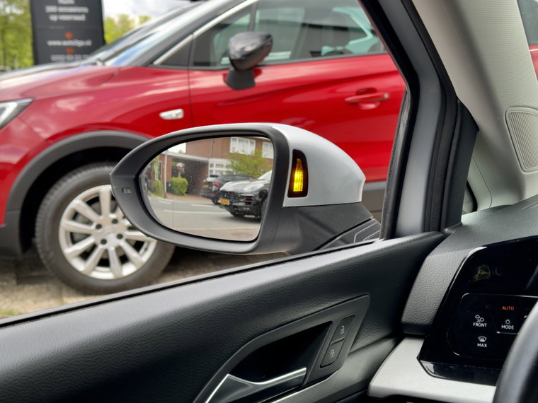 Vehicle Image 32