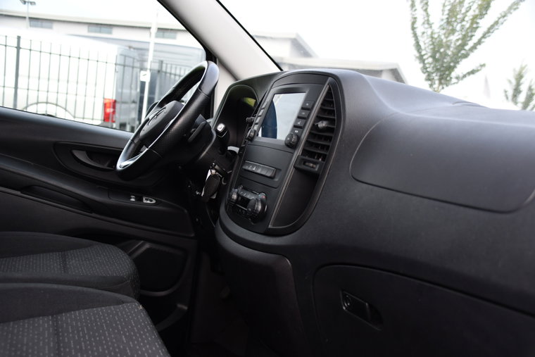Vehicle Image 25