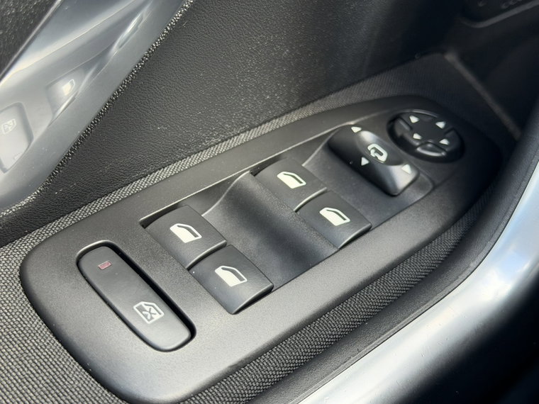 Vehicle Image 24