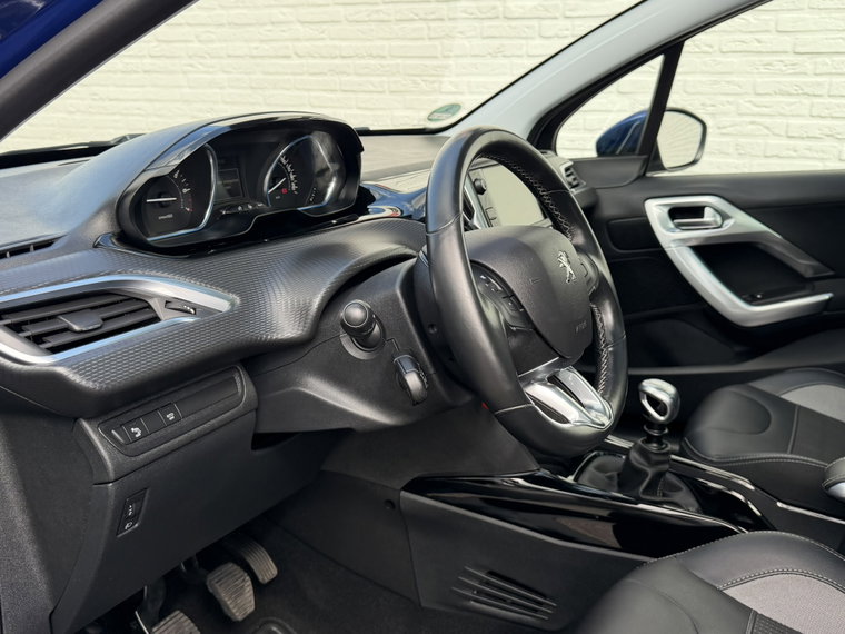 Vehicle Image 32