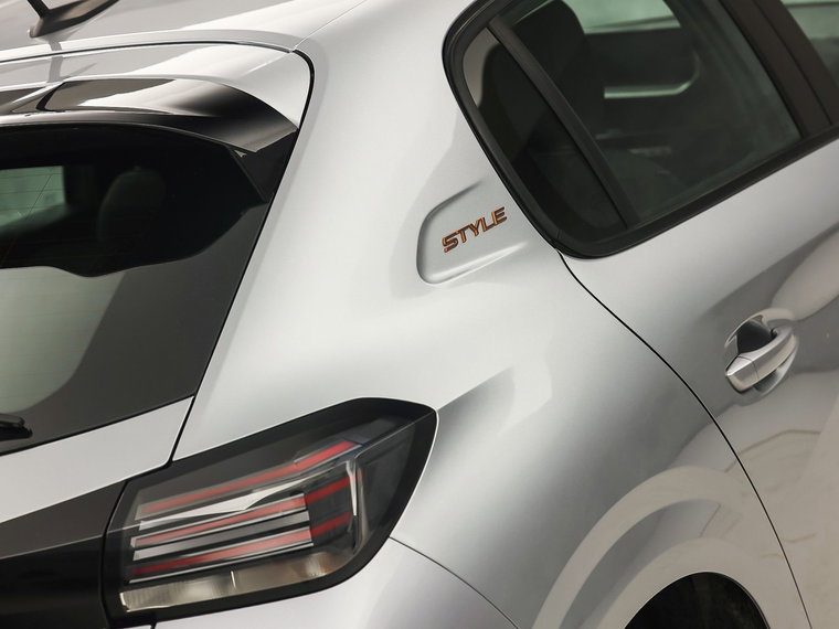 Vehicle Image 32