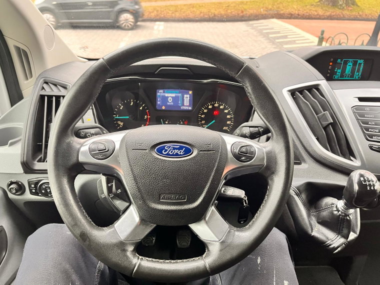 Vehicle Image 16