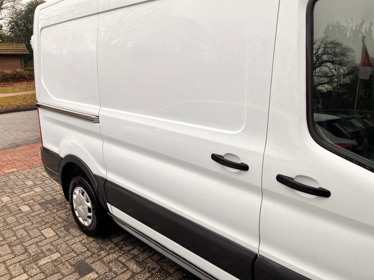 Vehicle Image 38