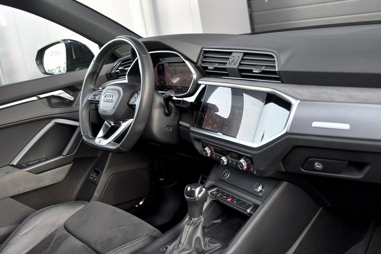 Vehicle Image 25