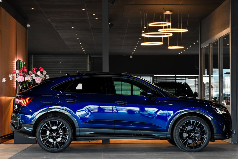 Vehicle Image 6