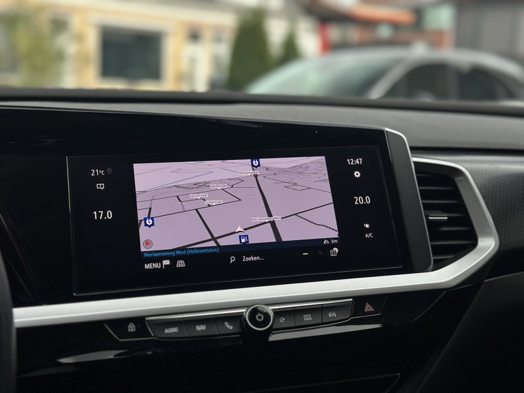 Vehicle Image 25