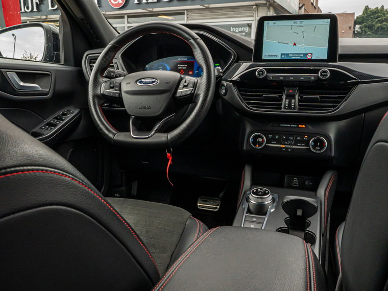 Vehicle Image 25