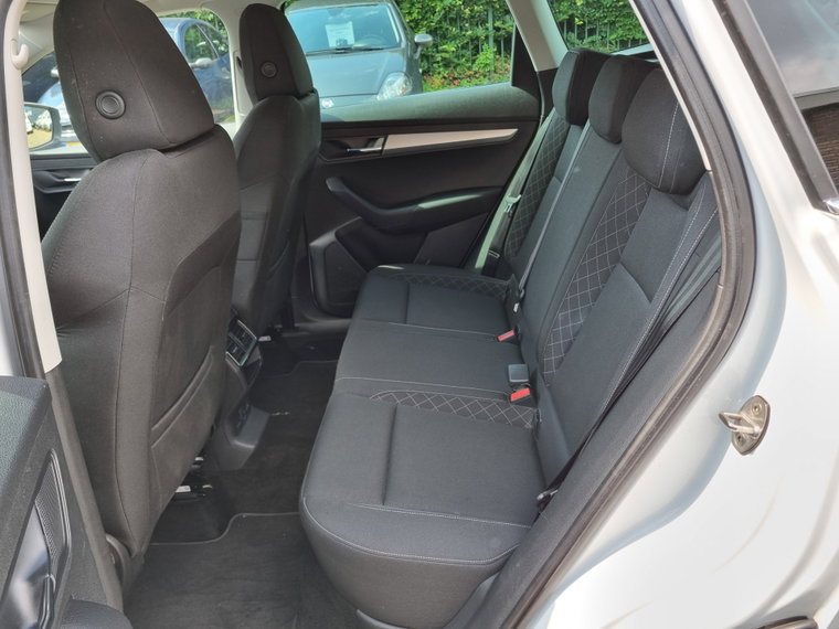 Vehicle Image 25