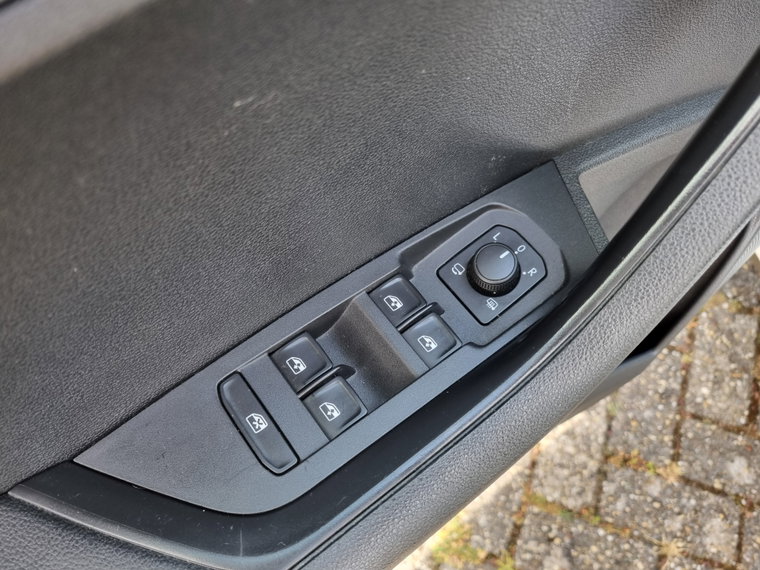 Vehicle Image 26
