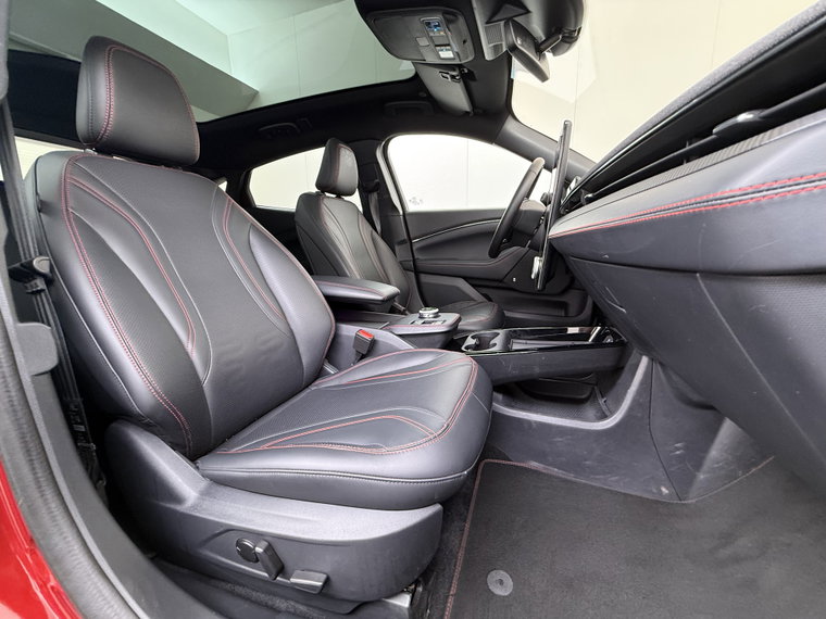 Vehicle Image 38