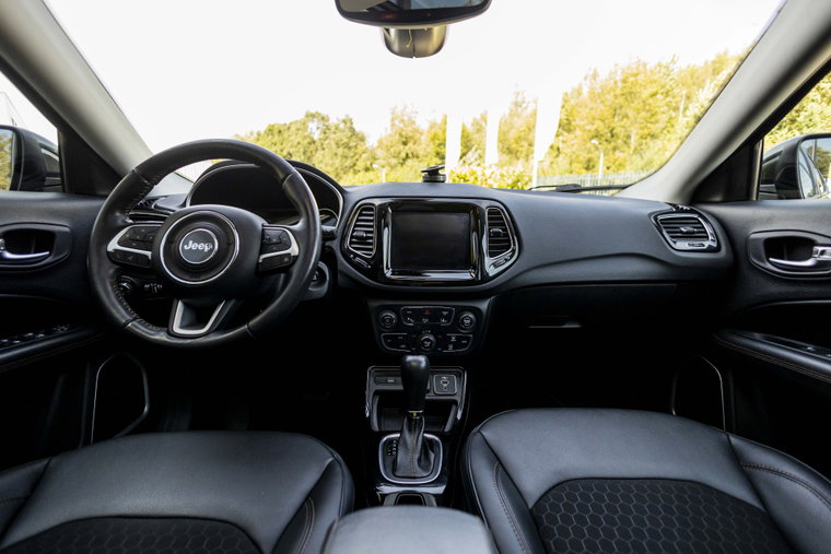 Vehicle Image 25