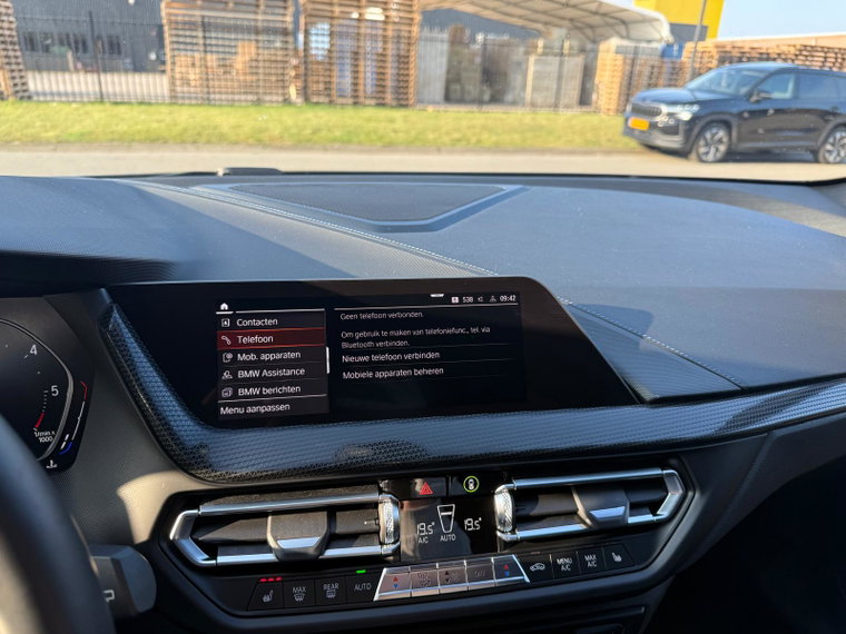 Vehicle Image 28