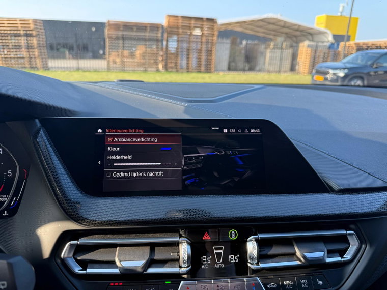 Vehicle Image 35