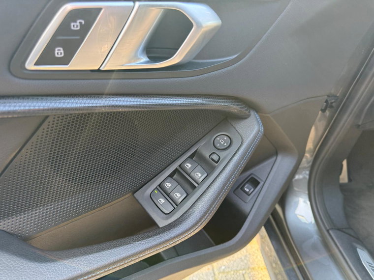 Vehicle Image 37
