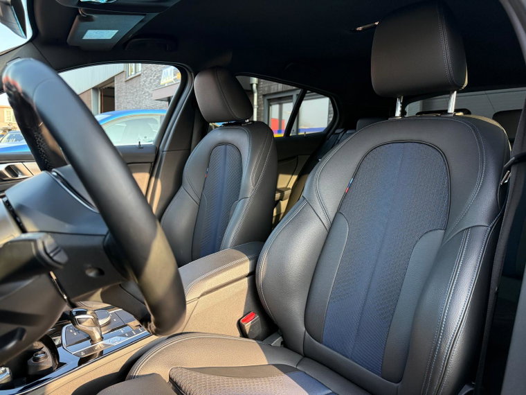 Vehicle Image 38