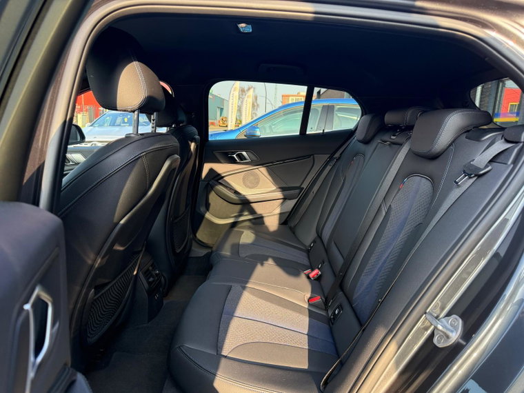 Vehicle Image 39