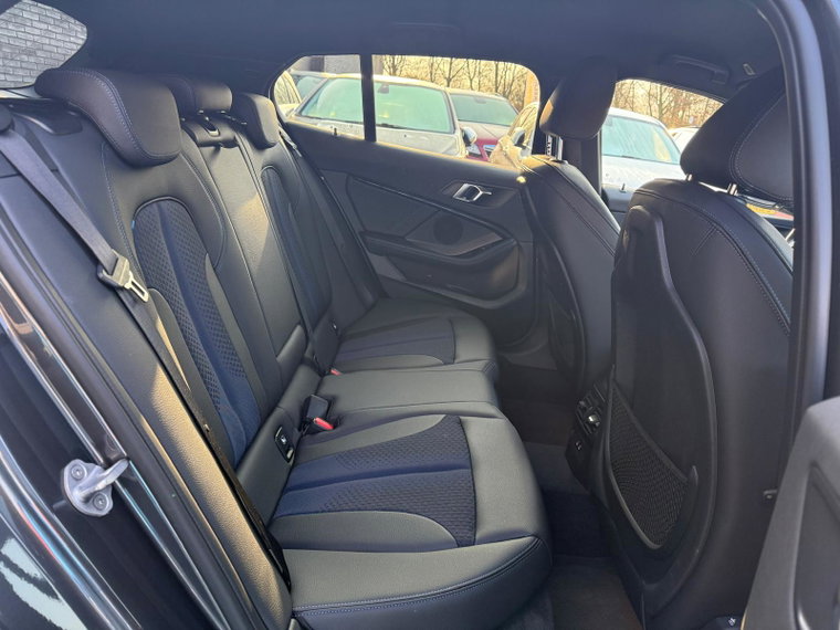 Vehicle Image 40