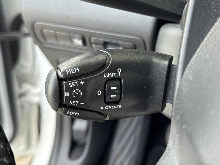 Vehicle Image 28