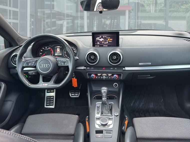 Vehicle Image 14