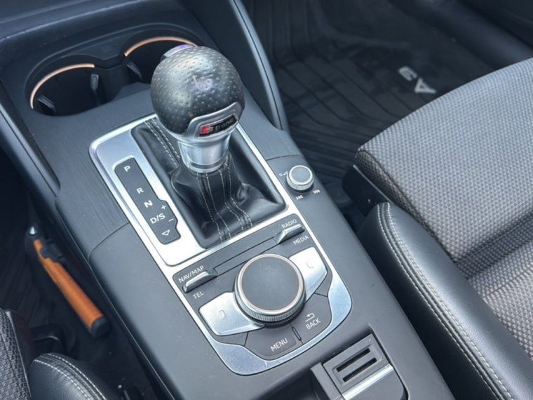 Vehicle Image 24