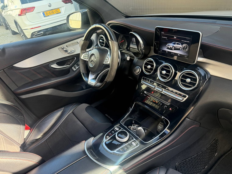 Vehicle Image 32