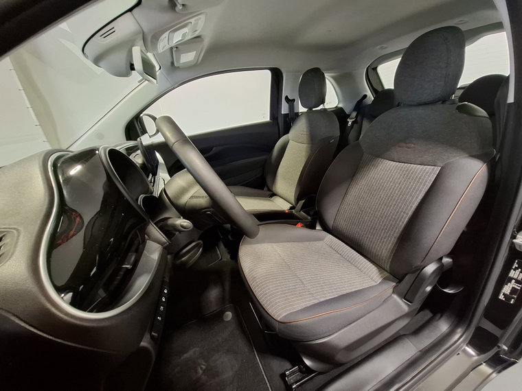 Vehicle Image 12