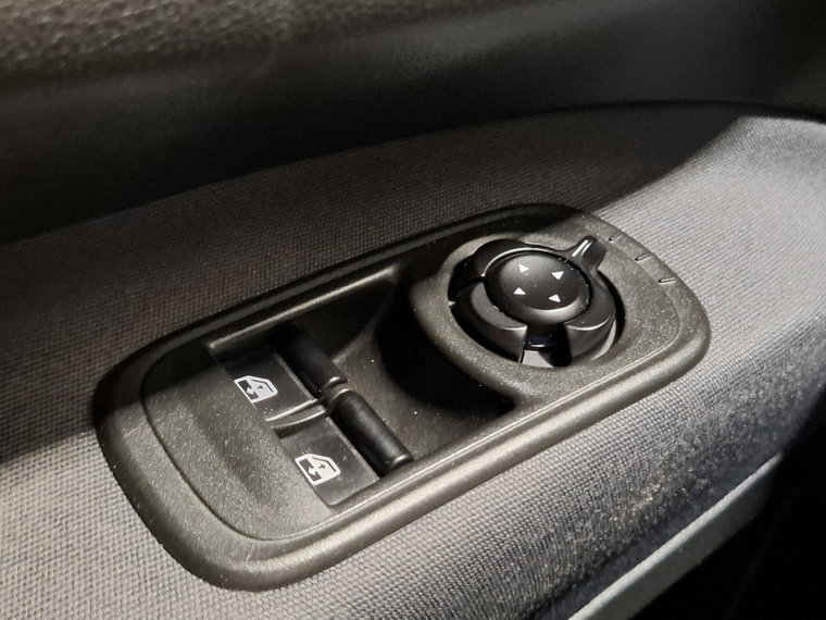 Vehicle Image 29