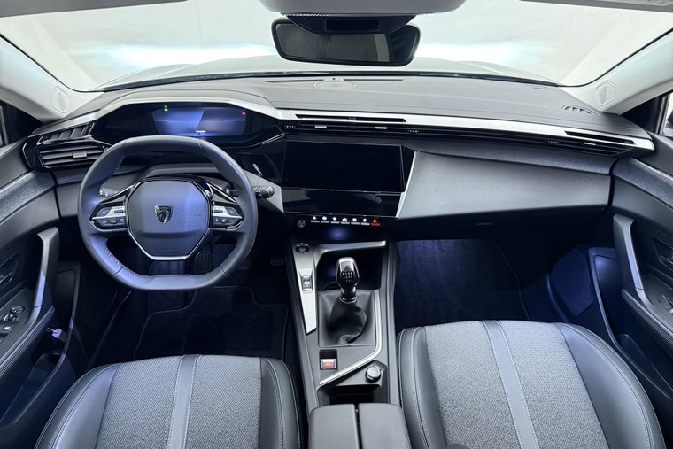Vehicle Image 25