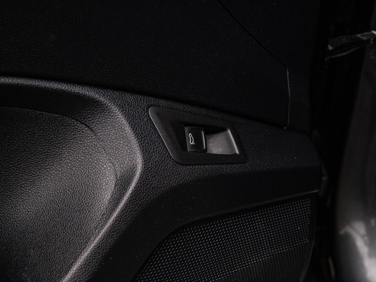 Vehicle Image 34