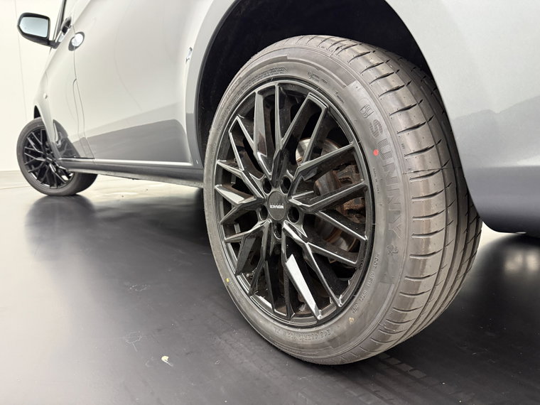 Vehicle Image 20