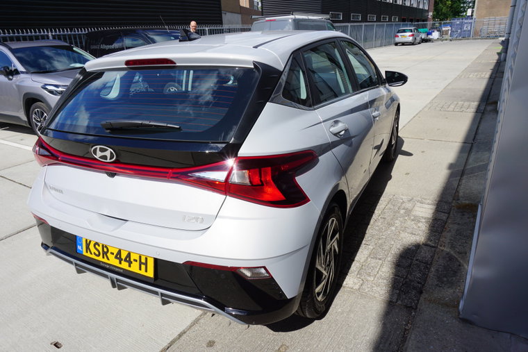 Vehicle Image 6