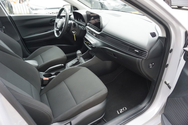 Vehicle Image 8