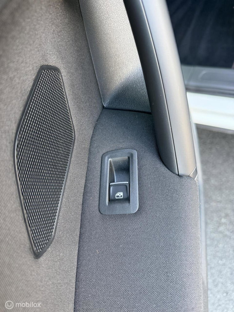 Vehicle Image 29